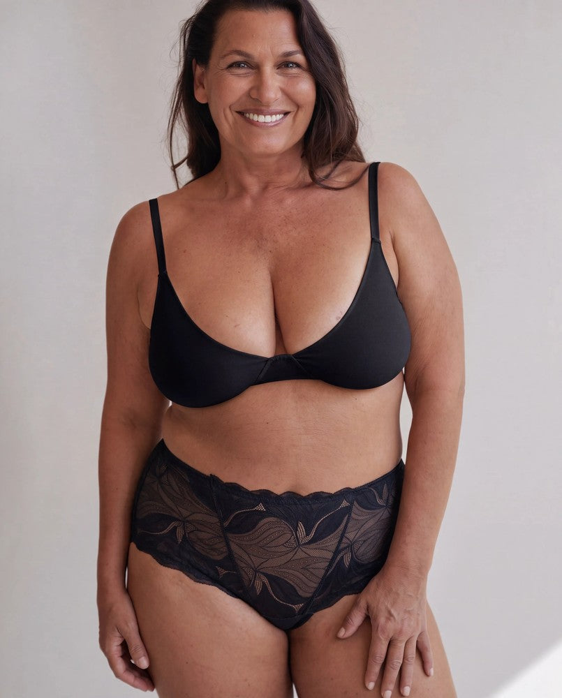 Culotte italienne en dentelle noire, vue de face