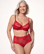 Culotte en dentelle rouge, vue de face