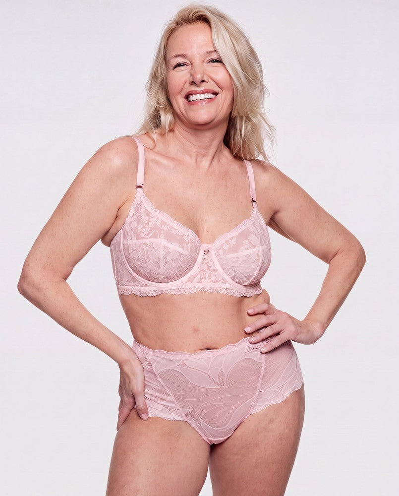Culotte en dentelle rose, douce sur la peau