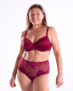 Culotte en dentelle bordeaux, coupe italienne