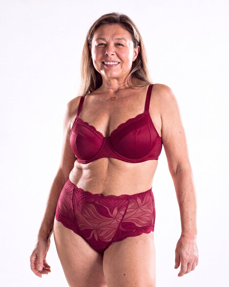 Culotte en dentelle bordeaux, coupe italienne