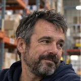 Portrait d’un travailleur d’entrepôt